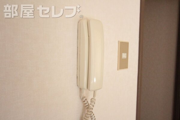 インターホンで来客時も確認ができます。