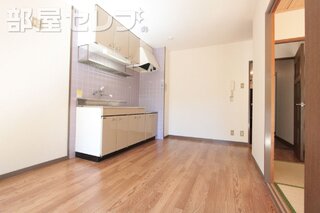 ベランダ側の和室のお部屋です。
