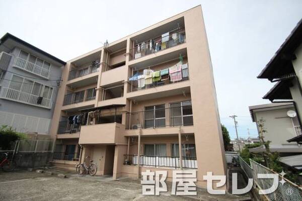 どっしりとした建物です。