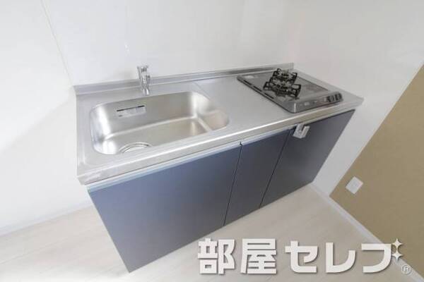 二口のシステムキッチンで料理も楽しいーー。