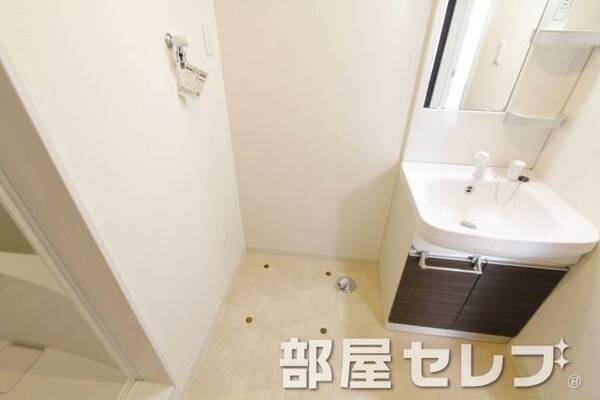 室内洗濯置き場で冬場もラクラク。