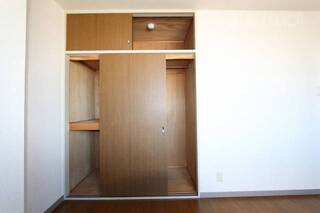 北側洋室の収納です。