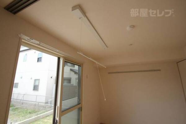 室内物干し竿付き