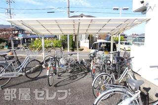 屋根付きの駐輪場です。