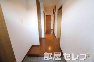 輝かしい玄関ですね。