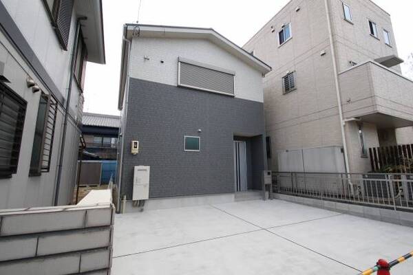 無料駐車場2台付きの戸建てタイプ