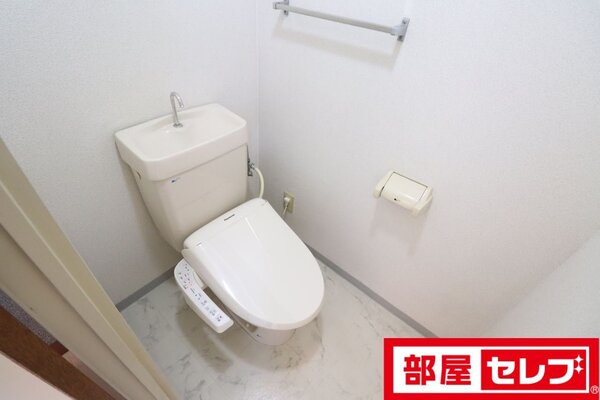 ゆったりとしたバスルーム。（05号室内参照）