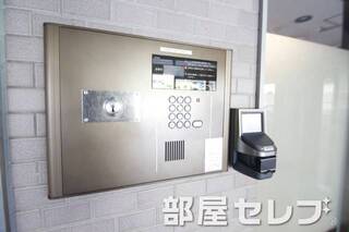 オートロック・指紋照合。