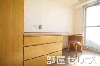 勉強机＆ＴＶ台。（イメージ写真）