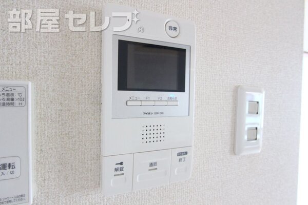 インターフォンで来客時も安心です。