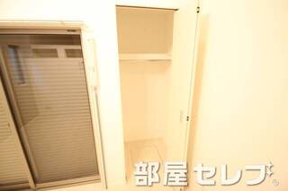 ハンガーラックもあり、便利な収納です。（イメージ写真）