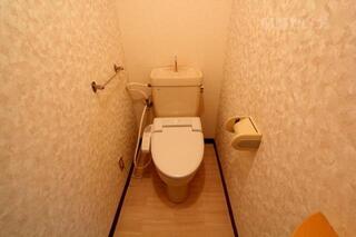 ウォシュレット付きのトイレです。