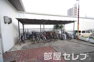 駐輪場。