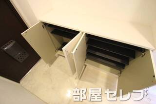 シューズボックス。