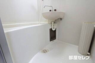 洗面台は浴室内にして省スペース