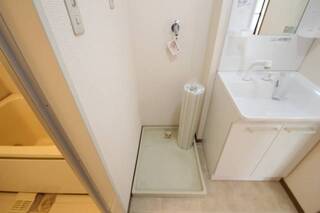 きれいな室内洗濯機置場です。