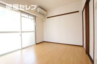 明るい居室（角部屋）です