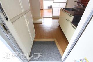 段差の少ない玄関です。