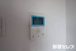 来客の顔が確認できるモニター付き