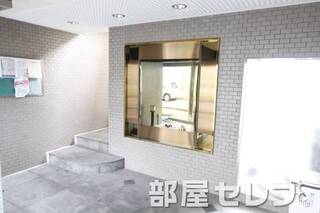 キレイに掃除されたエントランスです。