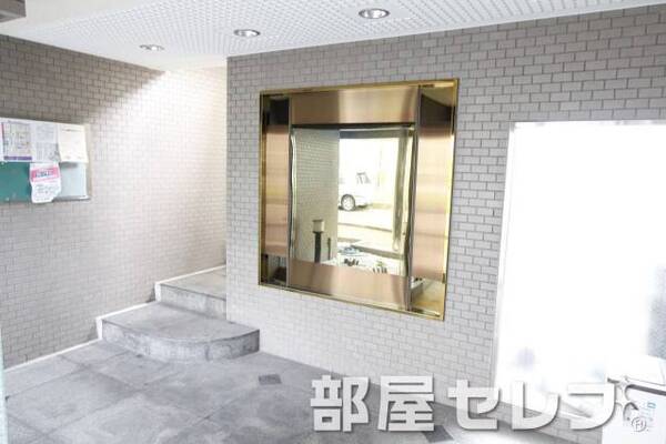 キレイに掃除されたエントランスです。