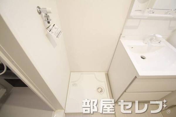 洗濯機置き場はこちらへ。