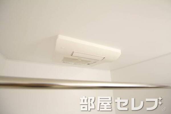 浴室乾燥機付き。