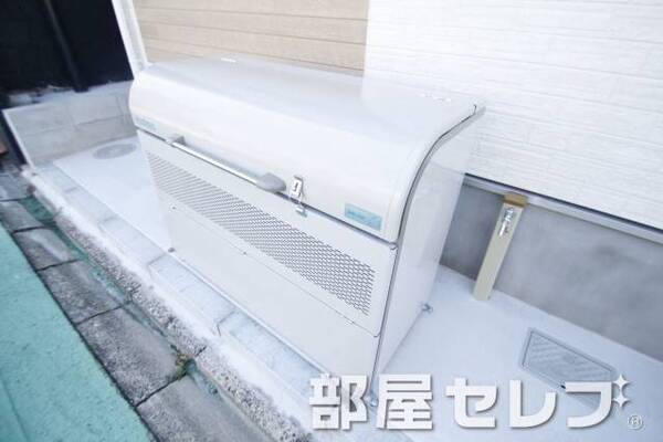 敷地内ゴミ置き場。