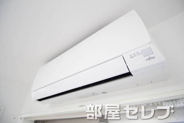 冷暖房エアコン。