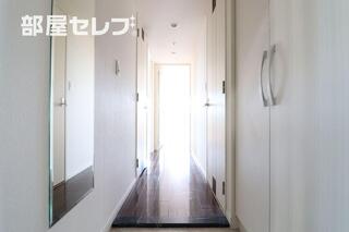 玄関も広々