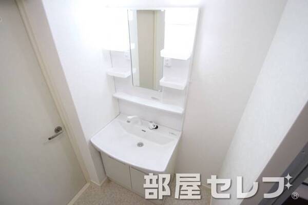 洗髪洗面化粧台。