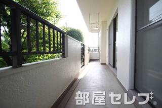 広いバルコニー。