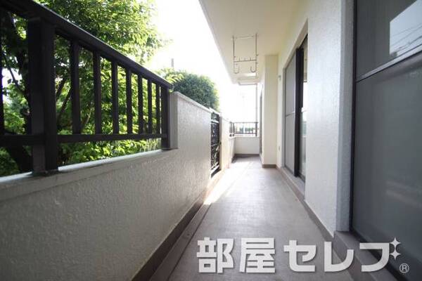 広いバルコニー。
