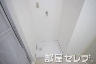 洗濯機置き場はこちらへ。