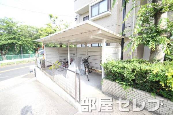 駐輪場。