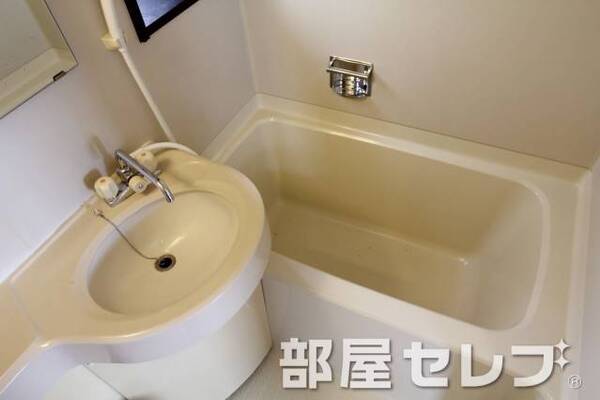 清潔感がある浴槽です。