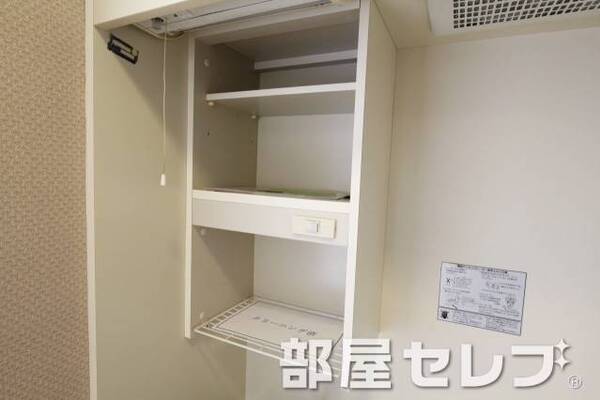 キッチン上部の収納スペースです。