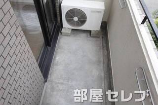 明るいバルコニーです。