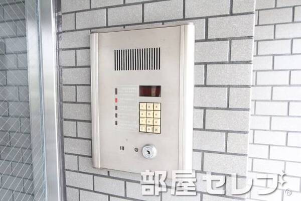 オートロックで安心です。