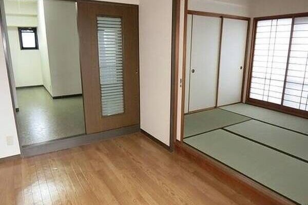 洋室からDK・和室