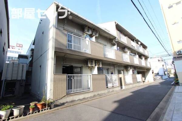 しっかりとしたマンションタイプの外観です