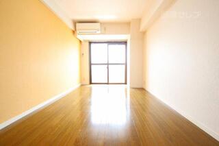 オレンジのクロスがおしゃれなお部屋です。（イメージ）