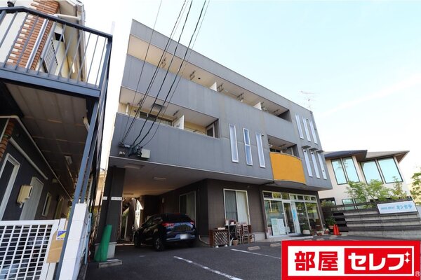 おしゃれな外装のマンションです