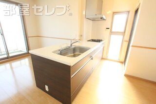 三口コンロのキッチンです。
