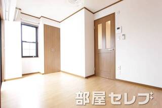 白基調でキレイなお部屋です。