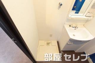 キレイな室内洗濯機置き場です。
