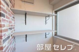 玄関横のオープン収納です。