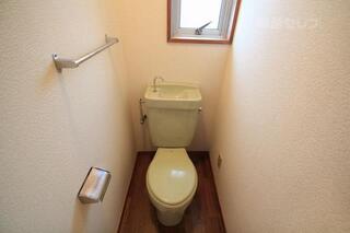 清潔感のあるトイレです。（反転タイプ）
