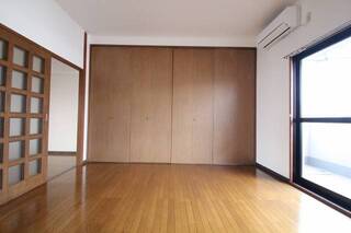 405号室内装写真参照