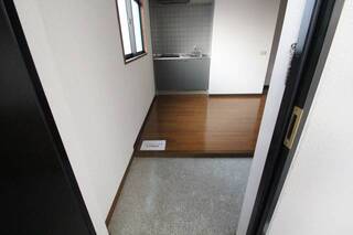 405号室内装写真参照